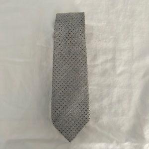 Light gray tie with pattern